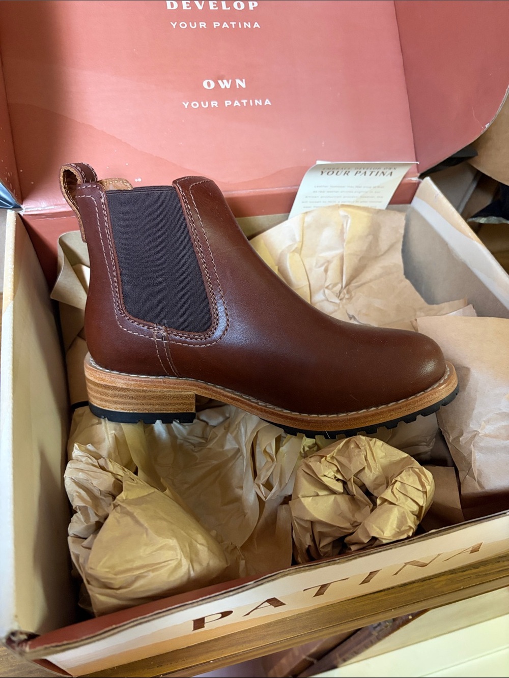 Women’s Chelsea Ankle Boot in Chestnut Brown New in Box